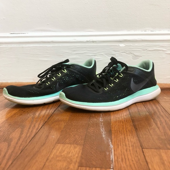 Nike Running Shoes - Picture 1 of 5